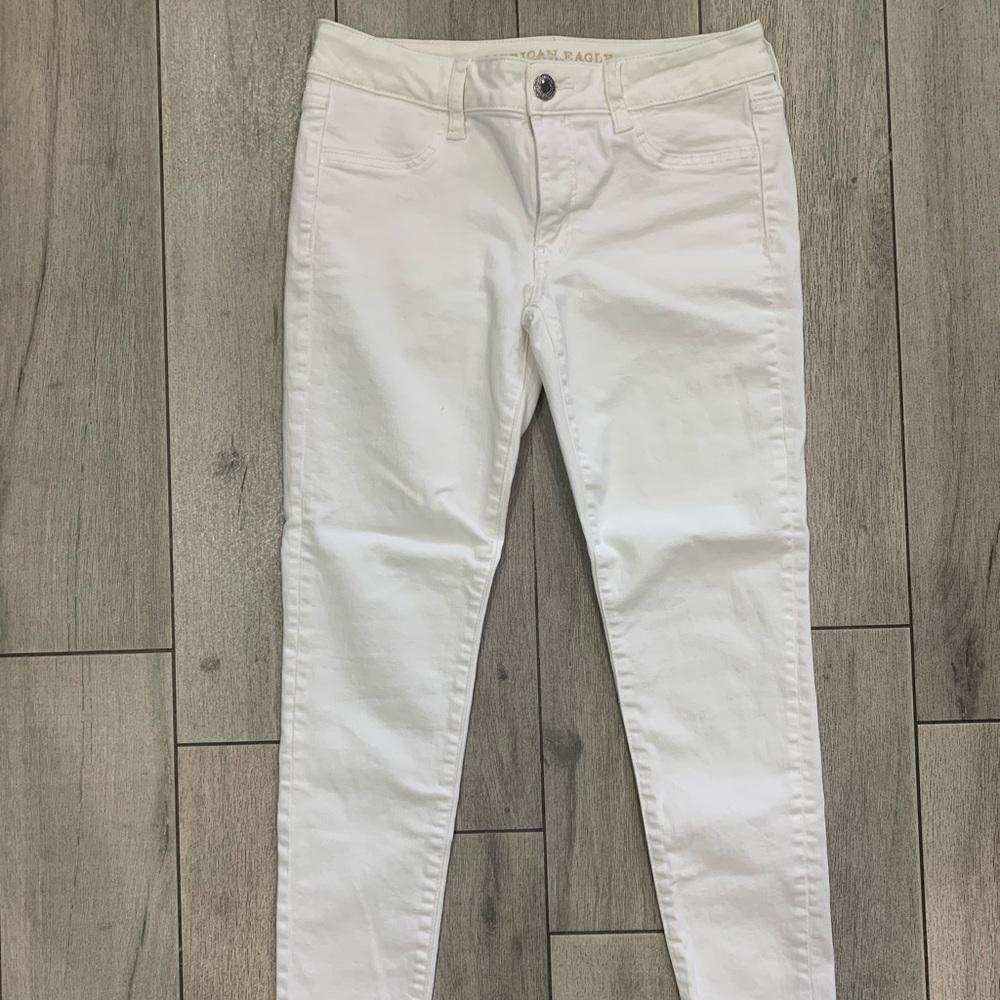 American Eagle White Super Stretch Skinny